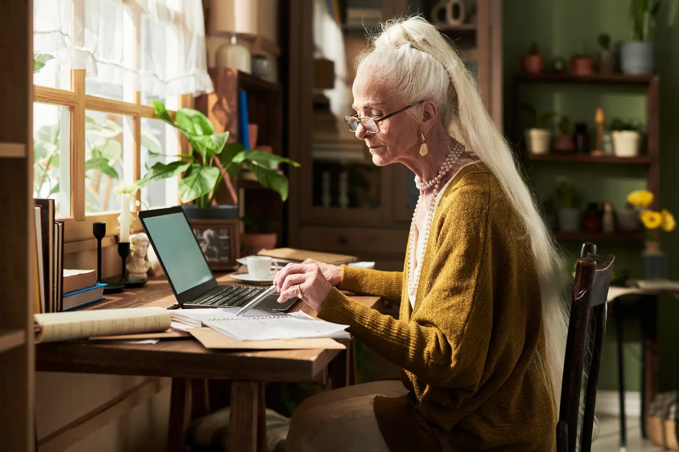 Customer working from a home office while considering dependable printer connectivity